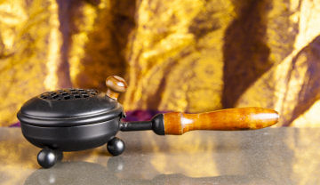 Räucherpfanne Mahani, Eisen mit Holzgriff Räucherpfanne Mahani, Eisen mit Holzgriff