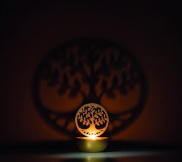 Schattenspiel mit Lebensbaum und Blume des Lebens