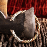Wikinger-Armreif mit Drachenköpfen aus Weißmetall
