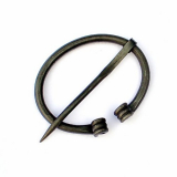 Ovale Eisenfibel mit gerollten Enden, schwarz