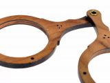 Mittelalterliches Brillen-Gestell aus Holz
